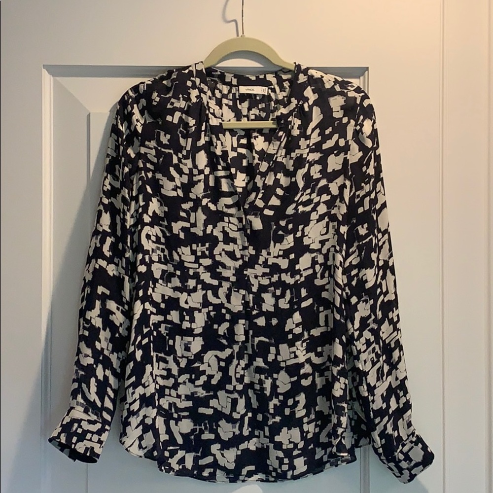 VINCE • CONFETTI PRINT SILK POPOVER BLOUSE •